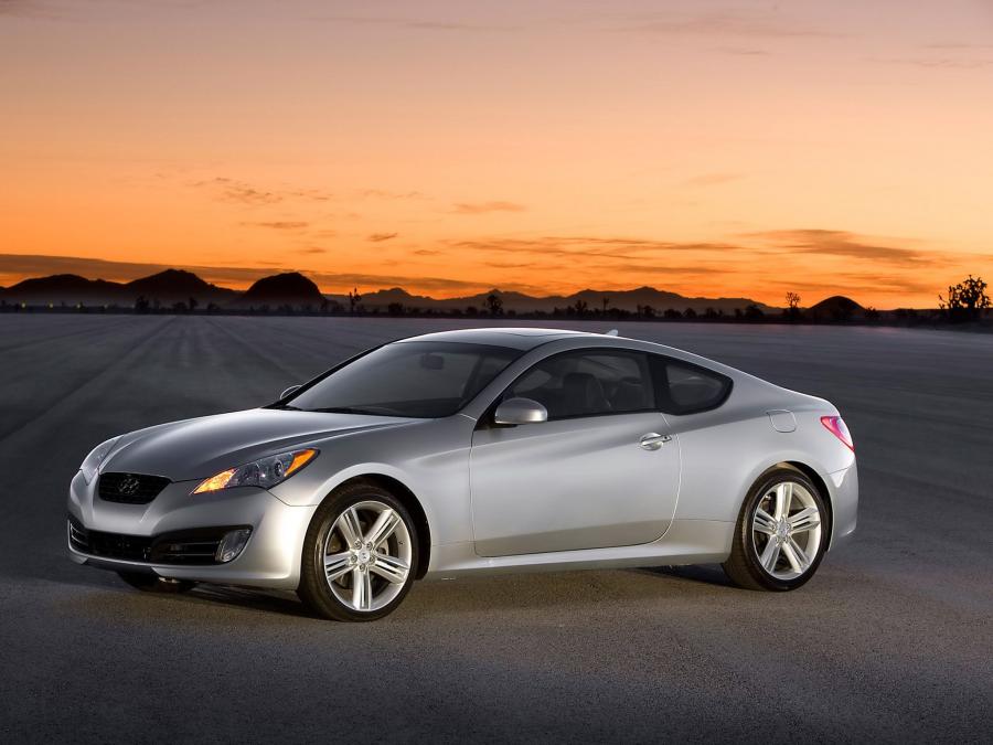  Hyundai Genesis Coupe 2009 года  (US) (фото 2 из 30)